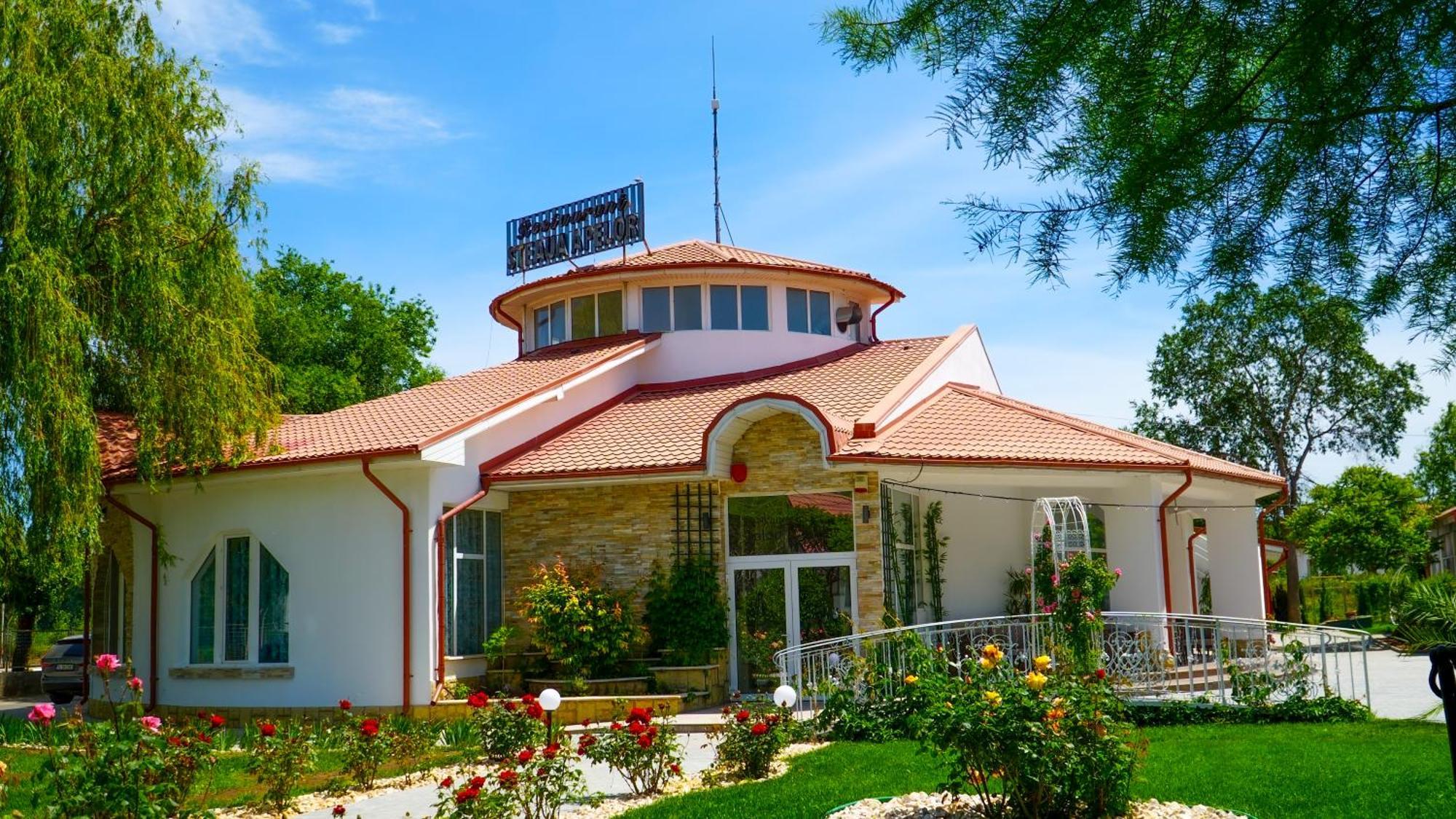 Steaua Apelor Family Resort Nufaru Екстериор снимка